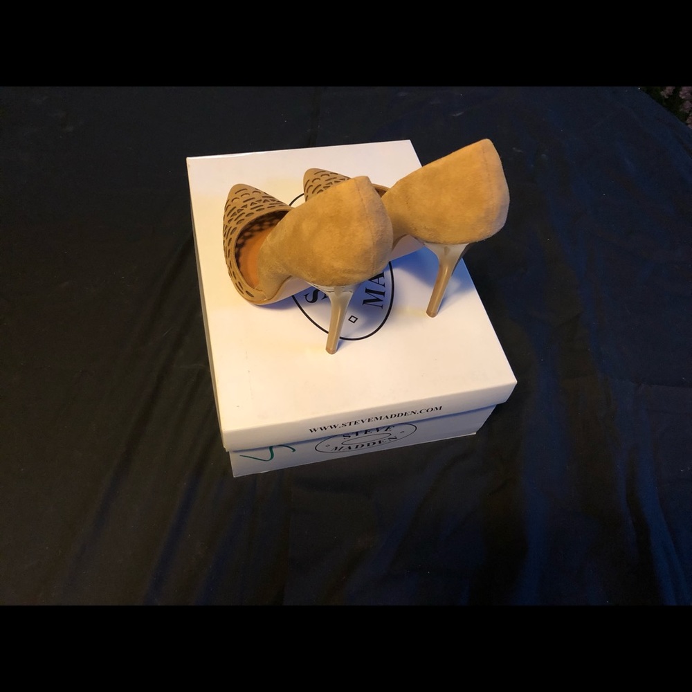 Suede Pumps! - Picture 5 of 7